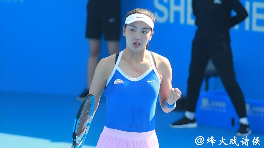 高温难阻胜利步伐， 从外场打起的王欣瑜，昂首挺进大球场