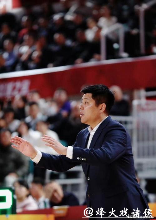 迪亚洛遭遇严厉防守，潘江被迫卸任，双方6人技术犯规，深圳豪取三连胜